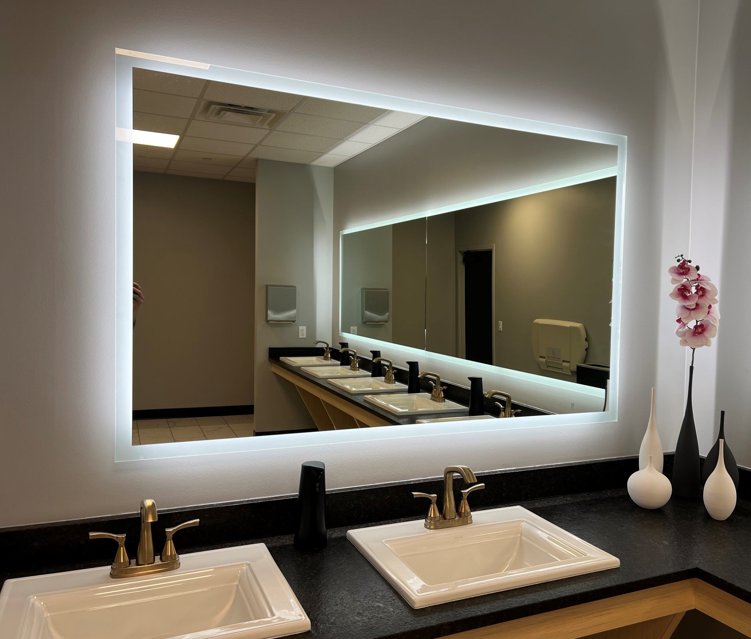 Commercial Mirror Manufacturer | Meek Mirrors